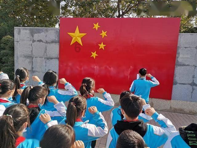 小猫钓鱼游戏龙王版有船